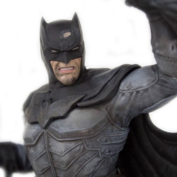 BATMAN DAMNED COLLECTIBLE STATUE. ICON HEROES. SDCC 2019 EXCLUSIVA - Imagen 2