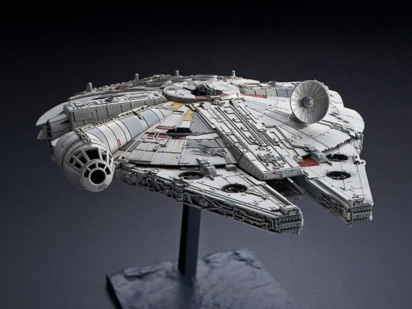 MILLENNIUM FALCON (STAR WARS: THE RISE OF SKYWALKER). 1/144. BANDAI.