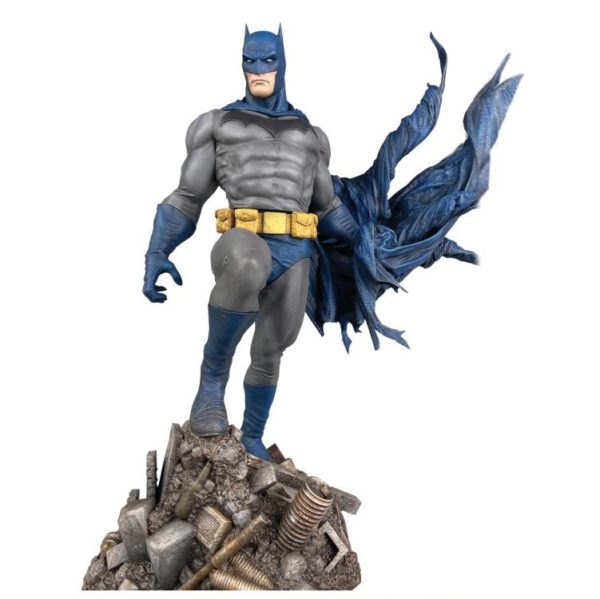 DC GALLERY BATMAN DEFIANT. DIAMOND SELECT TOYS