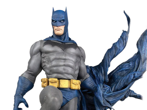 DC GALLERY BATMAN DEFIANT. DIAMOND SELECT TOYS - Imagen 2