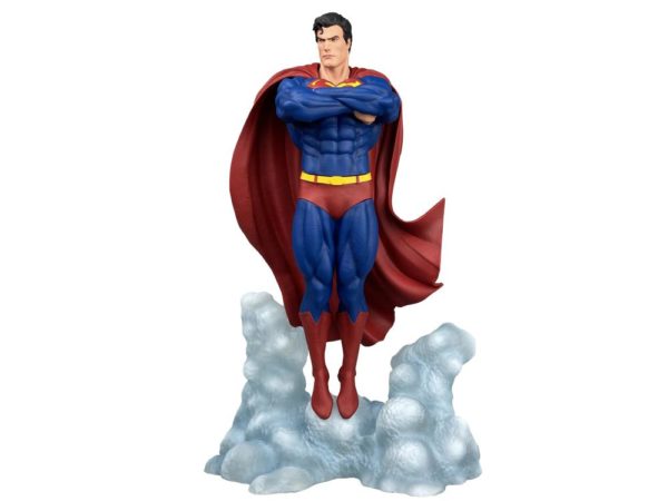 DC COMICS GALLERY SUPERMAN ASCEND. DIAMOND SELECT TOYS