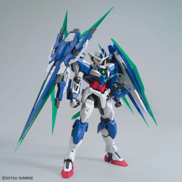 MG 1/100 00 QAN[T] Full Saber – Model kit de Bandai en Ecuador.