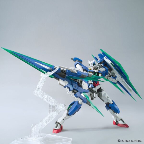 Gundam MG 00 Qan[T] Full Saber 1/100. Bandai - Imagen 5