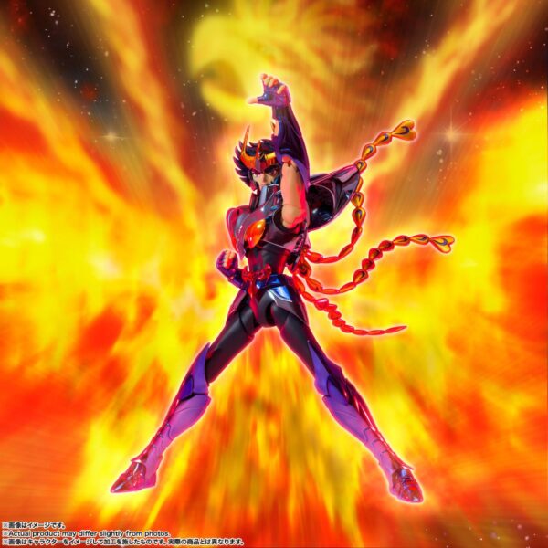 Detalle de la figura de Phoenix Ikki con alas extendidas – Colección Saint Seiya en Ecuador.
