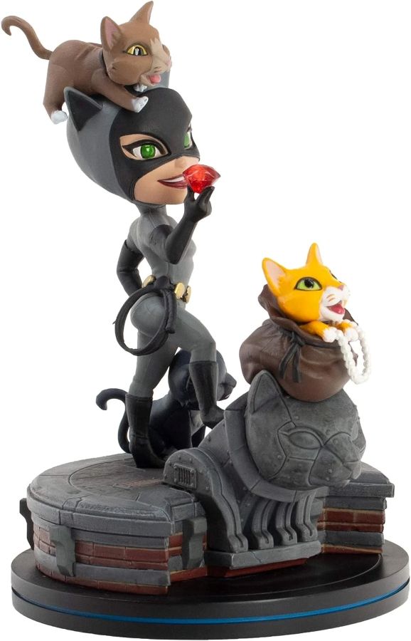 Figura Catwoman vinilo estilo moderno DC Ecuador.